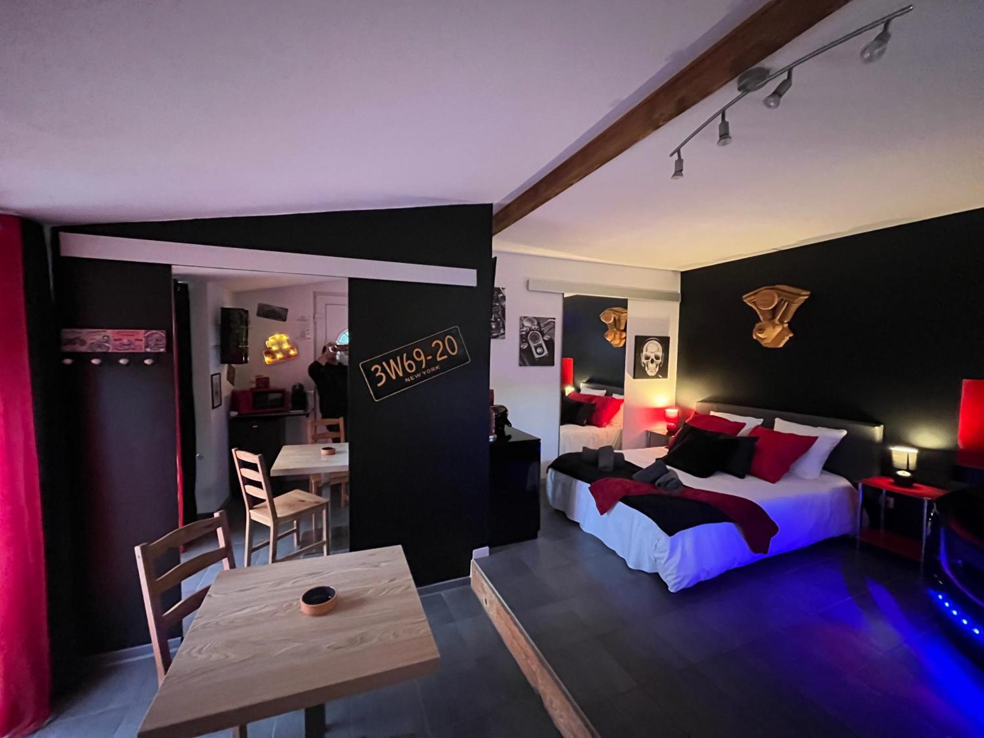 "Le Maloya" Chalets Independants -Chambre Balneo - Relais Motards Lacaune Exterior photo