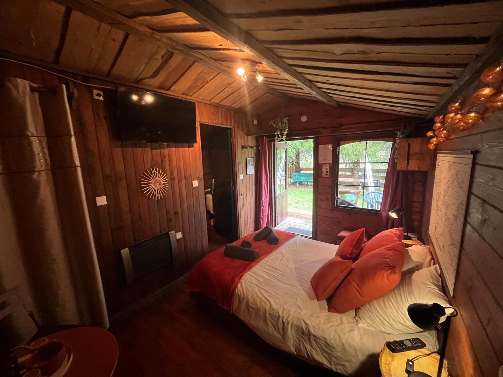 "Le Maloya" Chalets Independants -Chambre Balneo - Relais Motards Lacaune Exterior photo