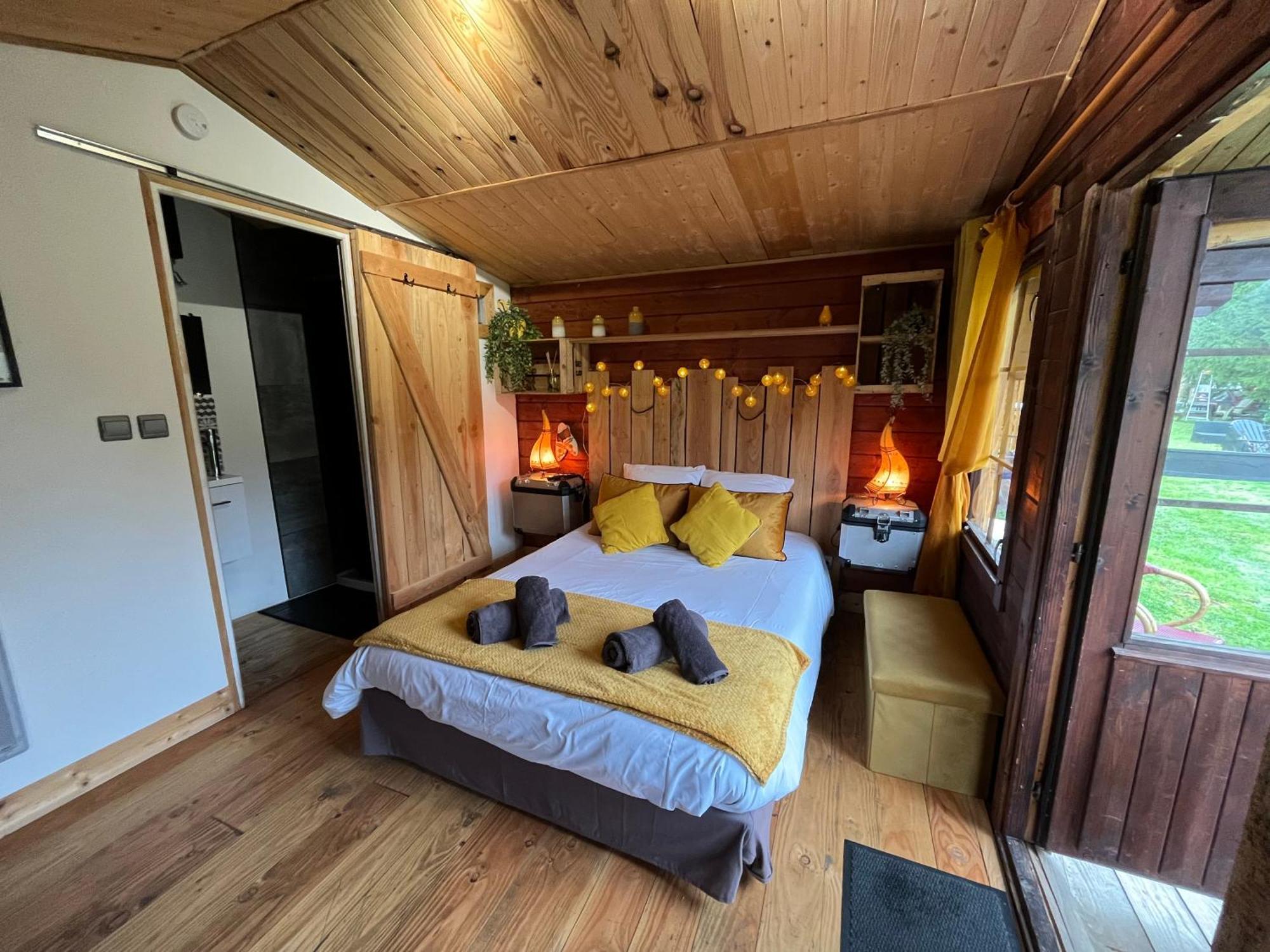 "Le Maloya" Chalets Independants -Chambre Balneo - Relais Motards Lacaune Exterior photo