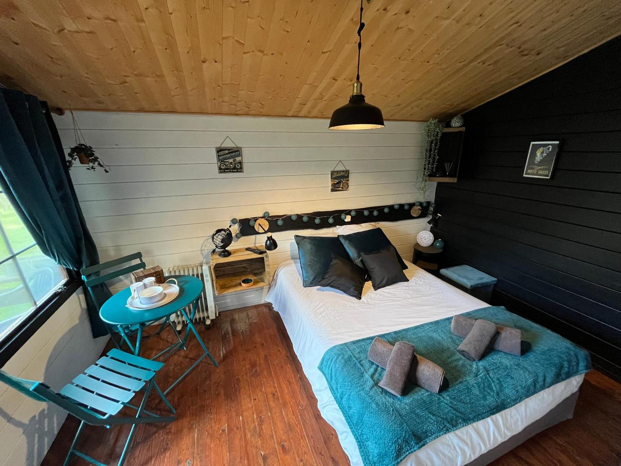 "Le Maloya" Chalets Independants -Chambre Balneo - Relais Motards Lacaune Exterior photo